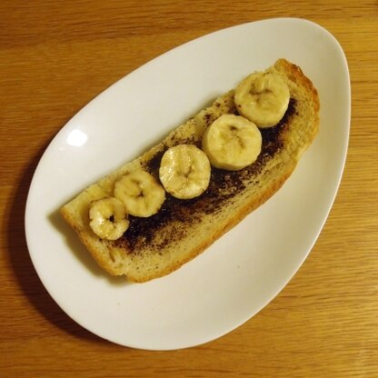 パンとバナナのサイズの関係で、バナナが3枚→5枚になってしまいましたが･･･甘いトーストが食べたかったので、作ってみました
ご馳走様でした